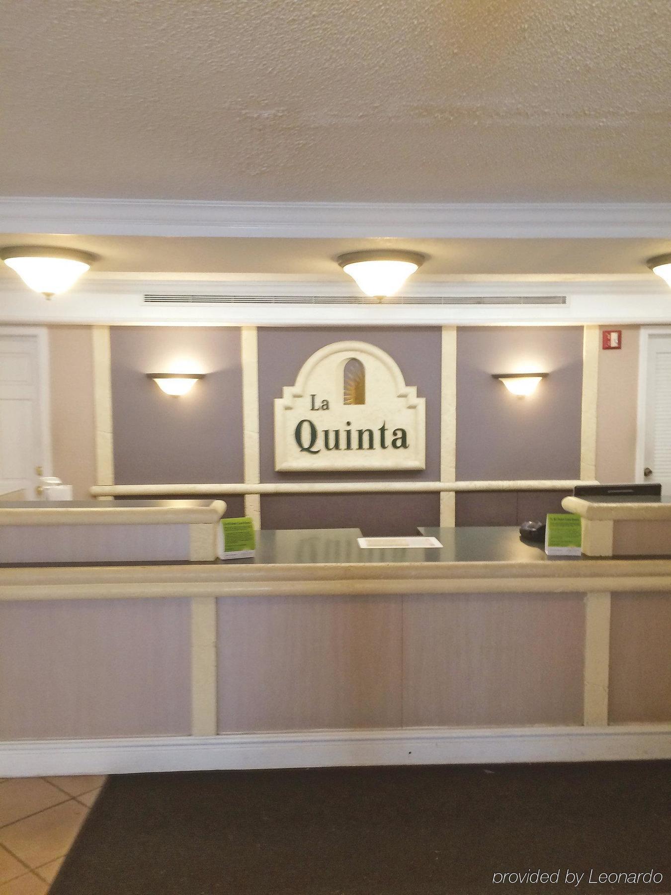 La Quinta Inn By Wyndham Columbus Airport Area Exterior photo